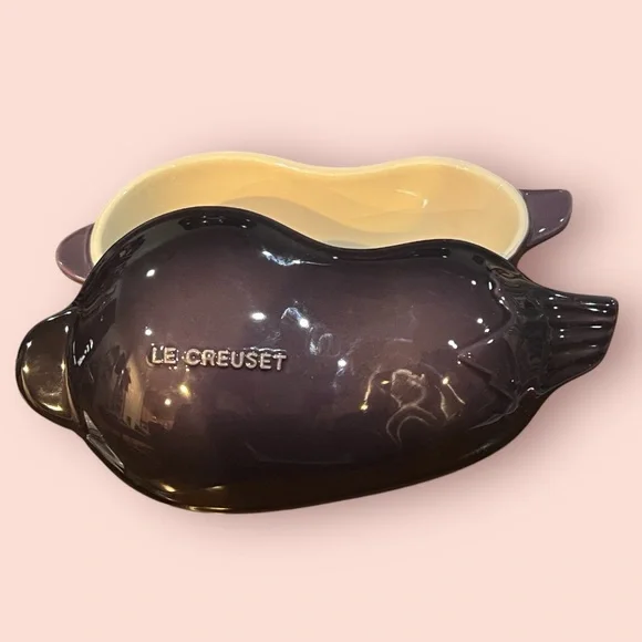 Le Creuset Stoneware Eggplant Cocotte (Cassis) - Picture 2 of 4